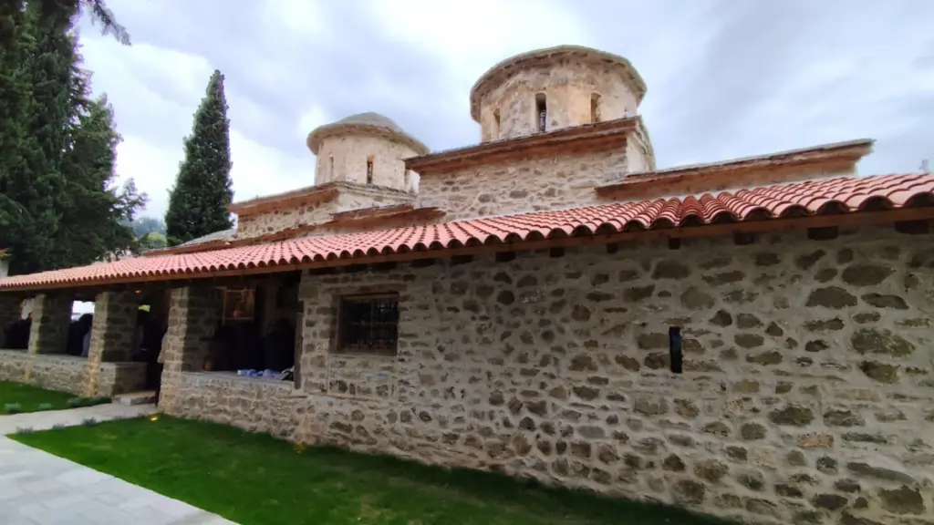 Λίνα Μενδώνη – ΥΠ.ΠΟ: Ο ναός του Αγίου Γεωργίου αποδόθηκε στην κοινωνία των Μετεώρων