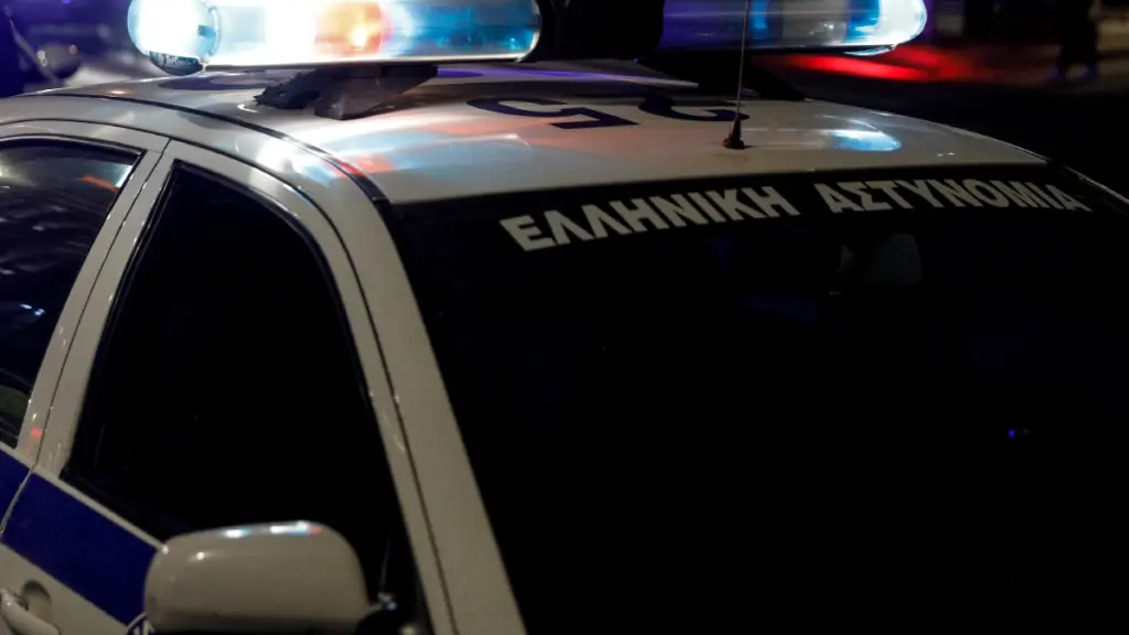 Πύργος: Χειροπέδες σε 24χρονη υπάλληλο ψιλικών που έδωσε αλκοόλ σε ανήλικο