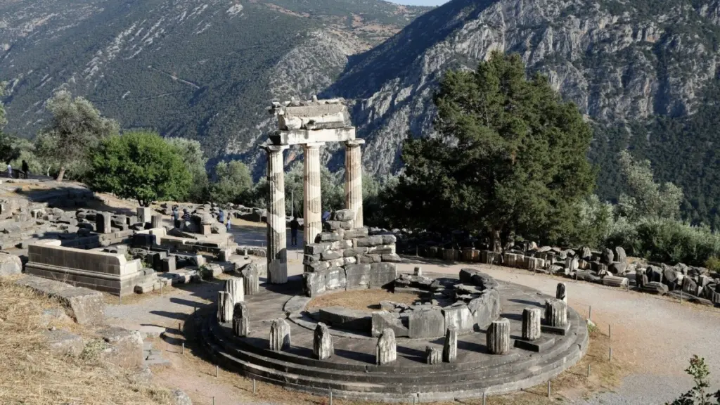 Υπουργείο Πολιτισμού: Θωράκιση του αρχαιολογικού χώρου των Δελφών από κεραυνικά πλήγματα