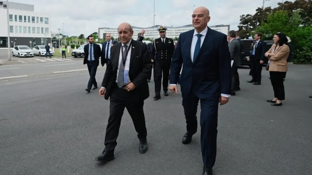 Δένδιας: Συνάντηση με τον πρώην υπουργό Εξωτερικών της Γαλλίας