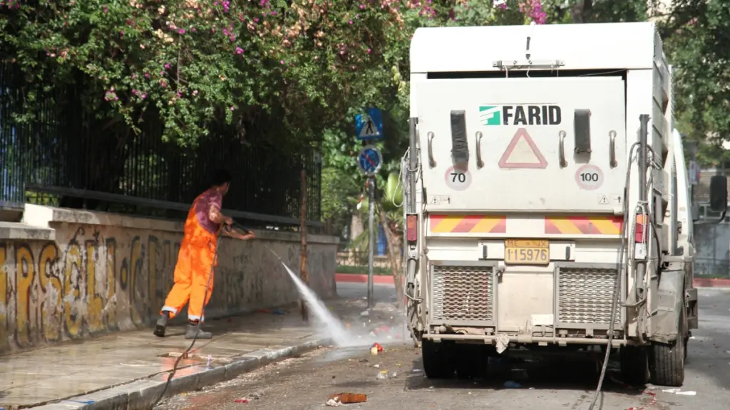 Διόνυσος: Καταγγελία από εργαζόμενο για τον τομέα καθαριότητας του Δήμου – Οι διπλοβάρδιες και το απαρχαιωμένο δυναμικό