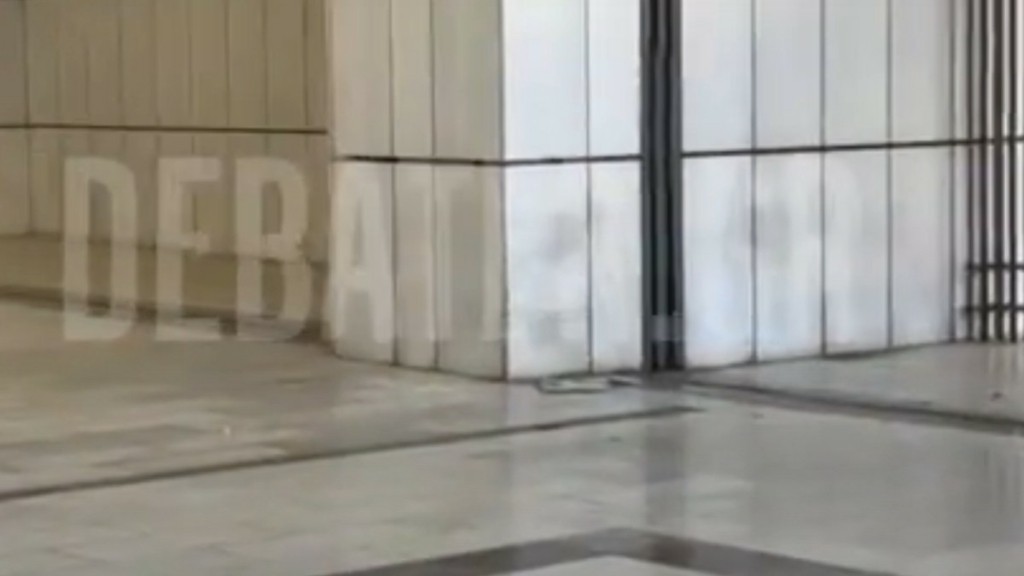 Πτώση γυψοσανίδας έξω από το Εφετείο λίγο πριν την απόφαση για την τραγωδία στο Μάτι (βίντεο)