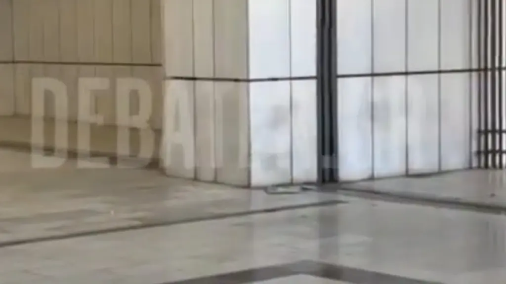 Πτώση γυψοσανίδας έξω από το Εφετείο λίγο πριν την απόφαση για την τραγωδία στο Μάτι (βίντεο)