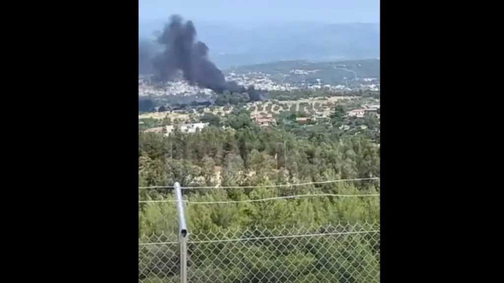 Φωτιά στο Μηλάκι Ευβοίας – Καίει δίπλα από εργοστάσιο (βίντεο+φωτογραφίες)