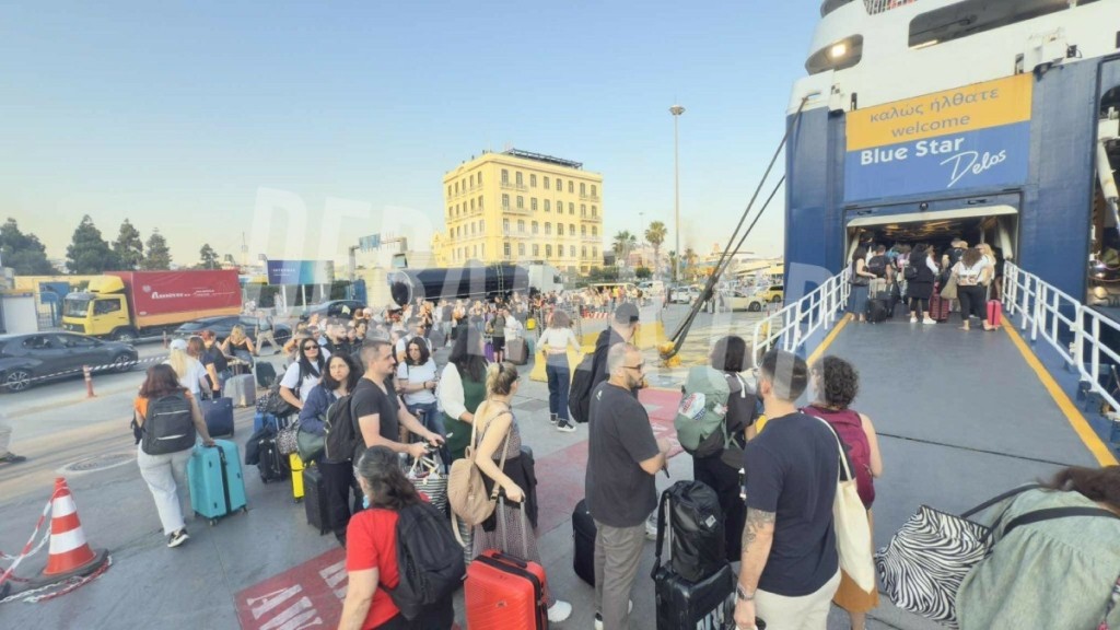 Έξοδος αδειούχων: Πάνω από 50.000 έφυγαν από τα λιμάνια της Αττικής την Παρασκευή – Οι εκτιμήσεις για το Σαββατοκύριακο