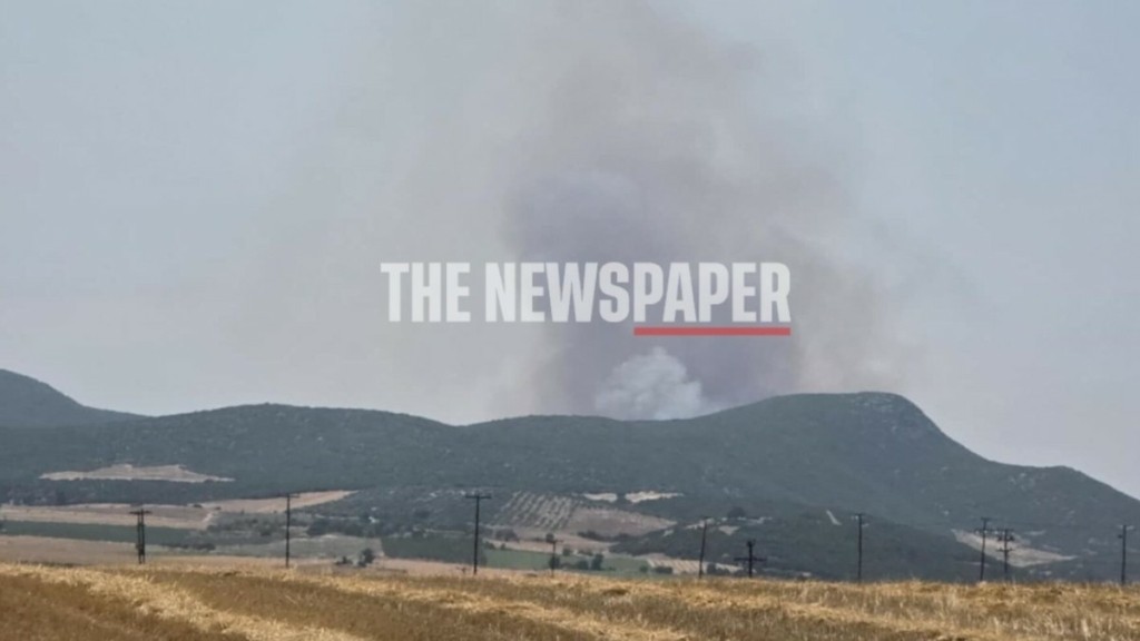 Μεγάλη πυρκαγιά στα όρια Μαγνησίας– Λάρισας έξω από το χωριό Κοκκίνα – Στη “μάχη” και ελικόπτερο