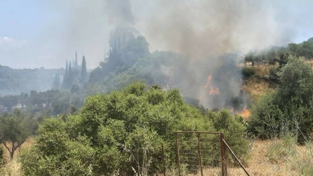 Πυρκαγιά στο Χαρακοπιό Μεσσηνίας – Σηκώθηκαν εναέρια μέσα