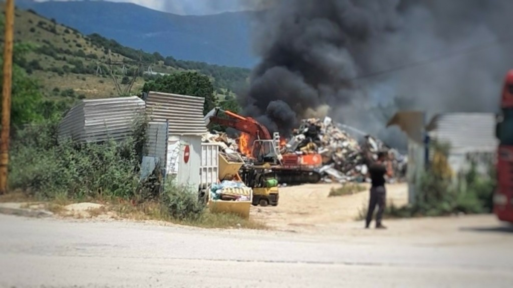 Φωτιά στην ΒΙΠΕ Ιωαννίνων – Περιορίστηκε με άμεση επέμβαση της πυροσβεστικής (Εικόνες)