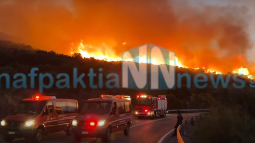 Μεγάλη φωτιά στην Παλαιοπαναγιά Ναυπάκτο – Μπήκαν στην μάχη τα εναέρια, μήνυμα του 112 για εκκένωση του Άνω Πλατανίτη (Βίντεο)