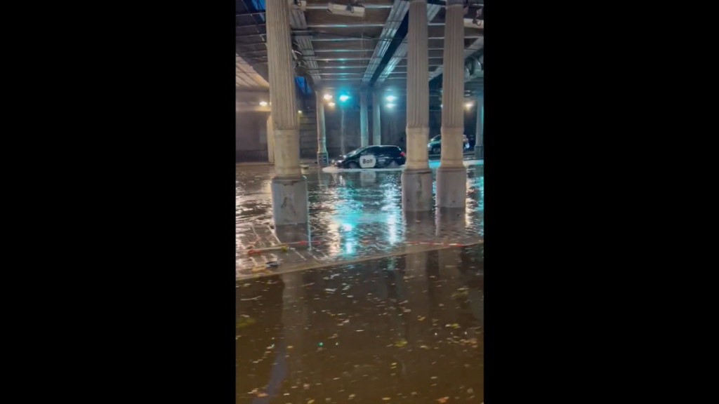 Γαλλία: Δύο νεκροί από τις σφοδρές καταιγίδες – Πλημμύρισαν η Εθνοσυνέλευση, δρόμοι και σταθμοί του μετρό (βίντεο)