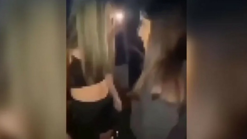 Γλυφάδα: «Πέσε στα γόνατα τώρα» – Άγριο bullying ανήλικης σε συνομήλική της – Βίντεο Ντοκουμέντο