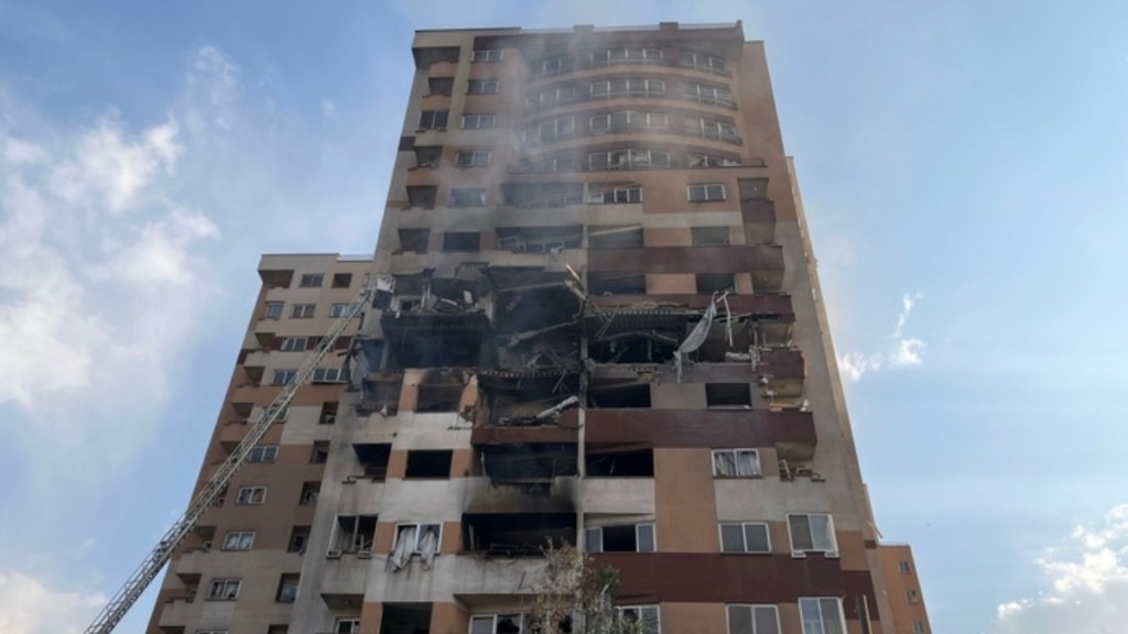 Το Ισραήλ βομβαρδίζει την Δυτική Τεχεράνη – Το Ιράν έπληξε με πυραύλους το κέντρο πληροφοριών της Μοσάντ