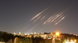 Economist: Πρώην επικεφαλής της MI6 παραδέχεται ότι το Ιράν έχει το πάνω χέρι στον πόλεμο – «Μετανιώνω που το λέω»