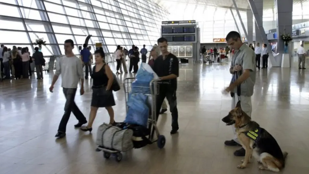 Ισραήλ: Ανοίγουν τα αεροδρόμια και σταματούν οι περιορισμοί σε συγκεντρώσεις, σχολεία και χώρους εργασίας