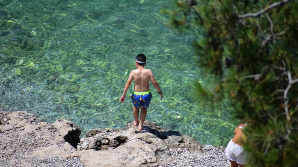Καιρός αύριο: Πτώση της θερμοκρασίας και ισχυροί άνεμοι