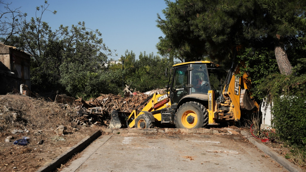 Δήμος Αθηναίων: Σε εξέλιξη η κατεδάφιση 70 ετοιμόρροπων κτηρίων σε 21 περιοχές
