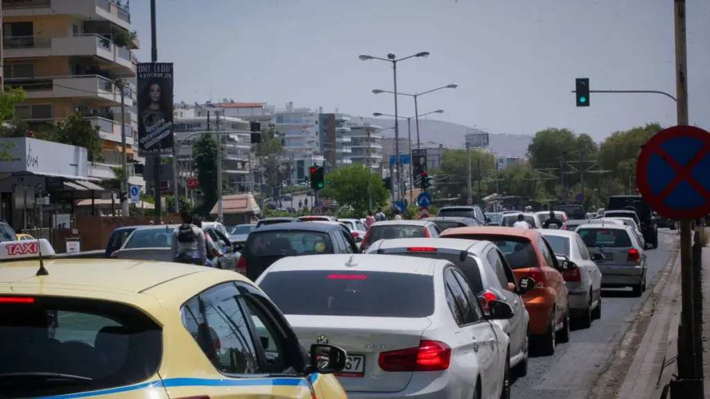 Παλαιό Φάληρο: Καραμπόλα με πέντε οχήματα – Αυξημένη η κίνηση στη Λεωφόρο Ποσειδώνος