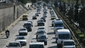 Στο “κόκκινο” η κίνηση στον Κηφισό λόγω τροχαίου στο ύψος του Αιγάλεω