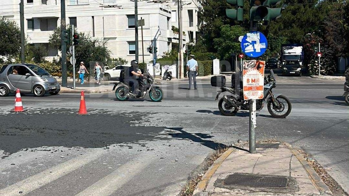 Μποτιλιάρισμα στην Κηφισίας λόγω πτώσης μπετόν στο οδόστρωμα
