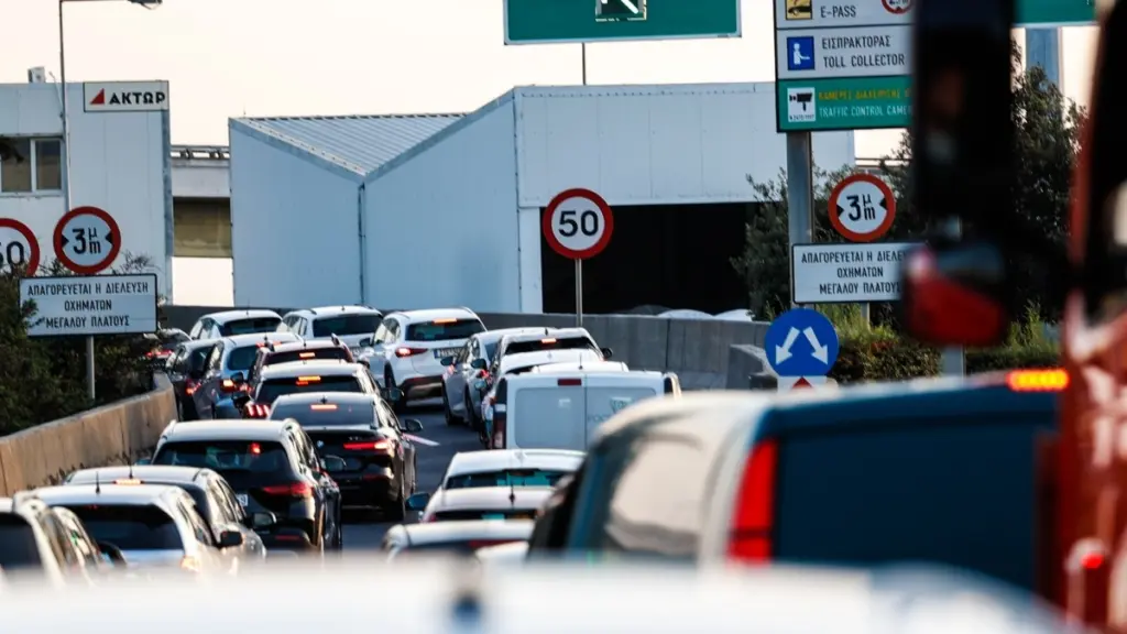 Κίνηση: Δυσχέρεια στον Κηφισό – Καθυστερήσεις άνω της μιας ώρας στην Περιφερειακή Υμηττού λόγω τροχαίου