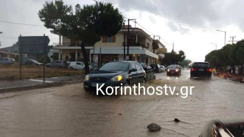 Κορινθία: Δρόμοι – χείμαρροι στα Ίσθμια από την καταρρακτώδη βροχή (Βίντεο)