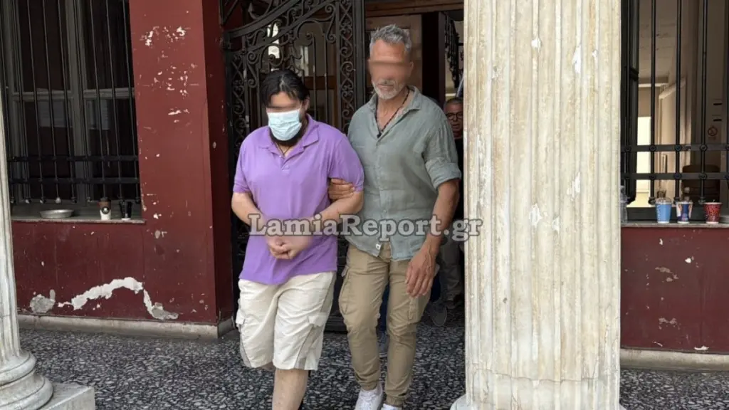 Λαμία: “Δεν είχα πρόθεση να τον σκοτώσω, συγνώμη για όλα” – Τι είπε ο δολοφόνος του 59χρονου στο δρόμο για την φυλακή