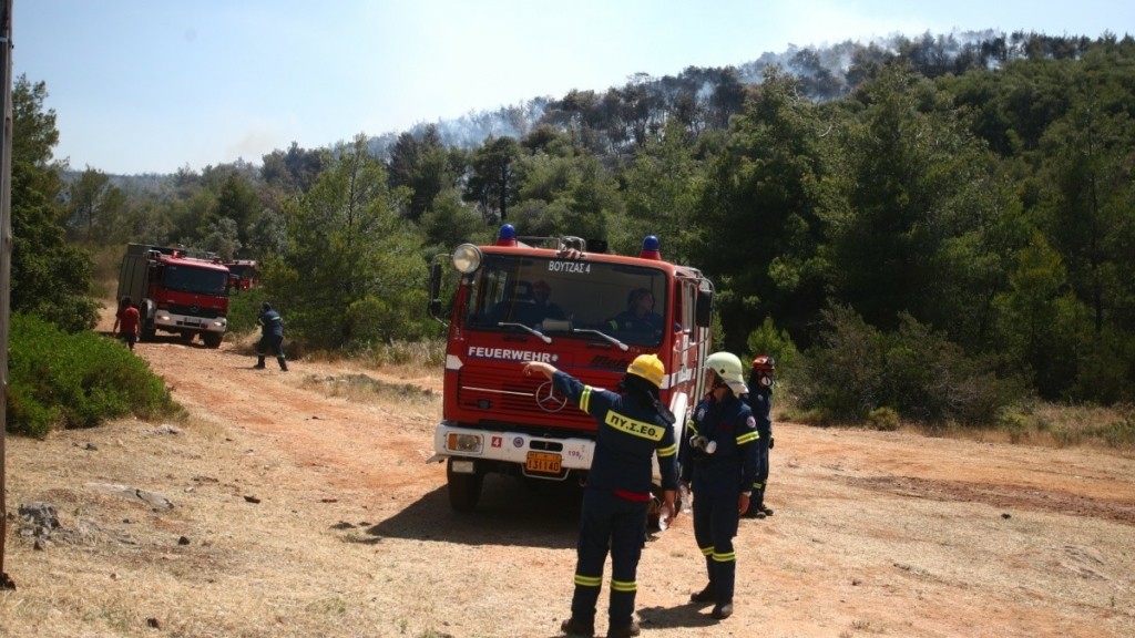 Φωτιά τώρα κοντά στο αεροδρόμιο της Μυτιλήνης