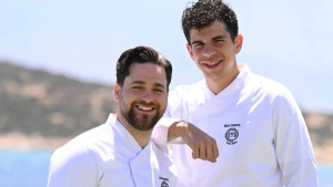 MasterChef 2025: Ο Νέστορας και ο Λευτέρης στα καμαρίνια πριν τον τελικό – Η αφιέρωση στις μαμάδες τους