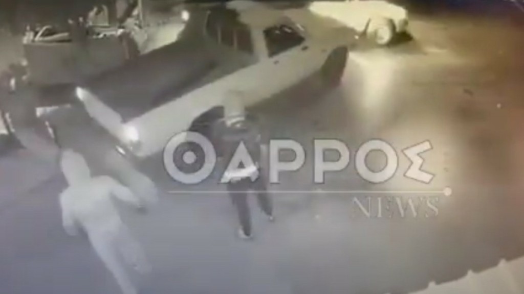 Μεσσηνία: Βίντεο ντοκουμέντο από γκαφατζήδες ληστές ΑΤΜ – Έκαψαν τα αυτοκίνητα για να κρύψουν τα ίχνη τους