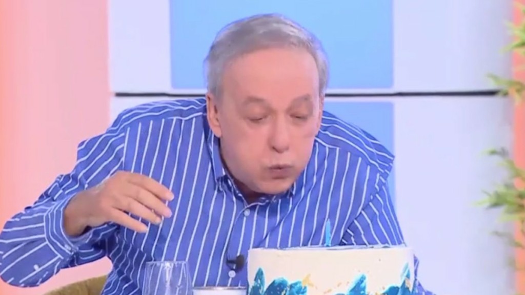 Γενέθλια στο πλατό για τον Ανδρέα Μικρούτσικο με εντυπωσιακή τούρτα – Πόσο χρονών έγινε
