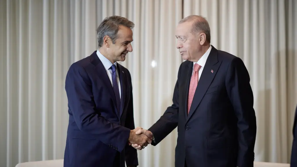 Μητσοτάκης: Σύντομη συνομιλία με τον Ερντογάν στη Χάγη – “Η χώρα μας δεν ετεροπροσδιορίζεται”