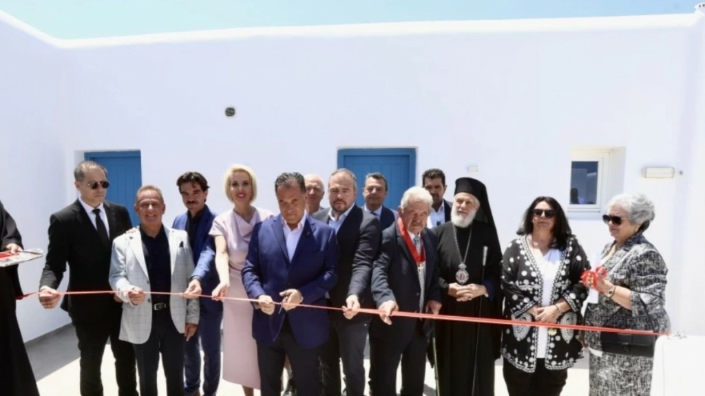 Άδ. Γεωργιάδης: Επισκέφθηκε το Κ.Υ. Μυκόνου – Εγκαινίασε 16 νέα διαμερίσματα για τη στέγαση γιατρών και νοσηλευτών