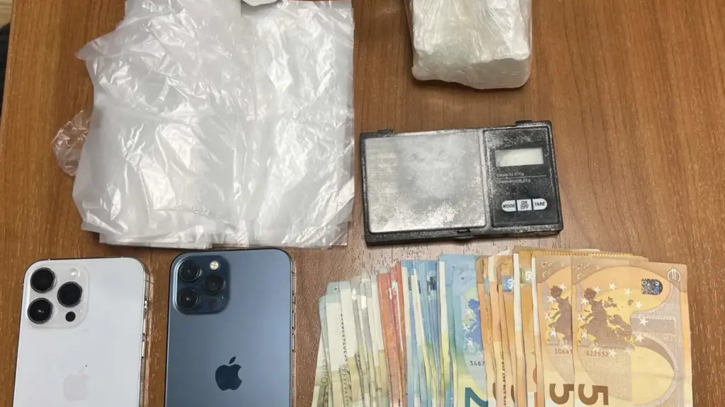 Χειροπέδες σε δύο άτομα για διακίνηση σκληρών ναρκωτικών