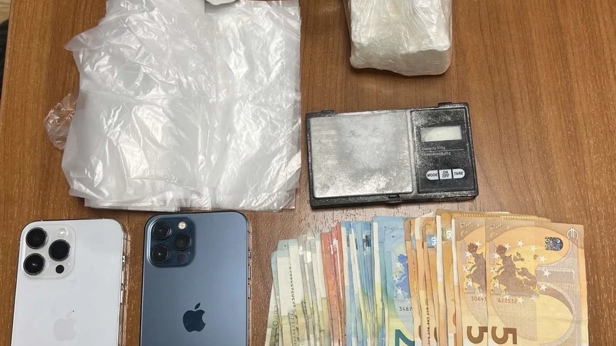 Χειροπέδες σε δύο άτομα για διακίνηση σκληρών ναρκωτικών