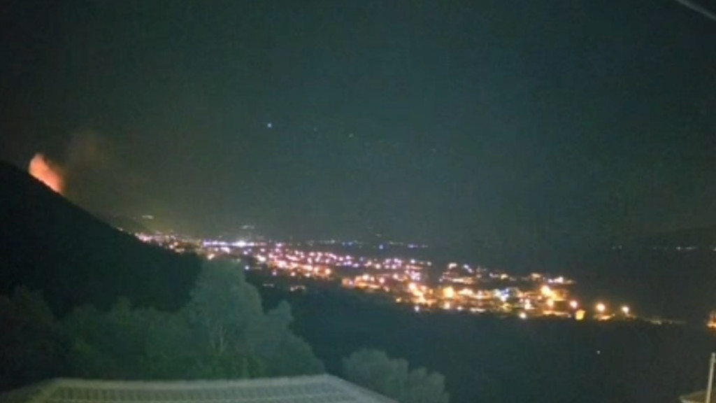 Φωτιά στην Ναύπακτο: Η στιγμή που ξεσπά η μεγάλη πυρκαγιά – Μικρές αναζωπυρώσεις λόγω των ανέμων (Βίντεο)