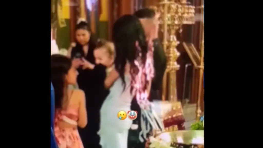 Viral βίντεο με νονά που άρπαξαν τα μαλλιά της φωτιά κατά τη διάρκεια βάφτισης