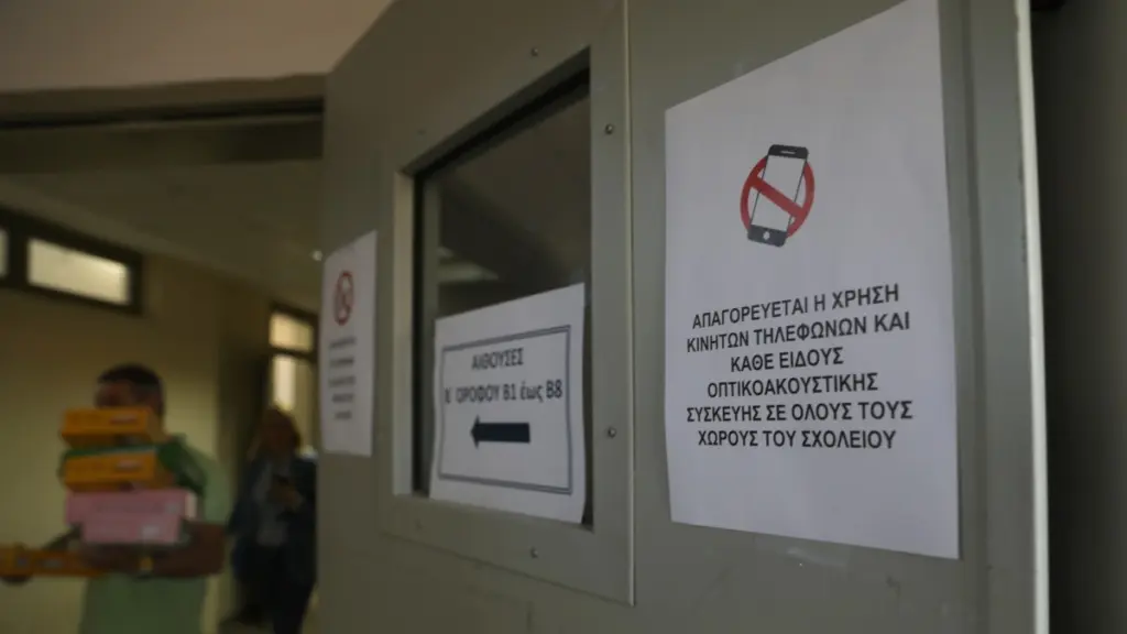 Πανελλαδικές: Μαθήτρια κατήγγειλε επιτηρήτρια για ρατσιστική επίθεση – “Μου είπε ότι αν δεν γράψω καλά θα με απελάσουν”