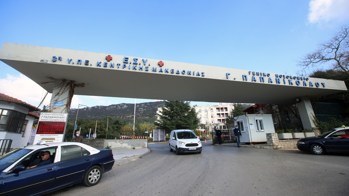 Θεσσαλονίκη: Αυτεπάγγελτη αστυνομική έρευνα για την πτώση της 17χρονης από τον πρώτο όροφο του “Παπανικολάου”