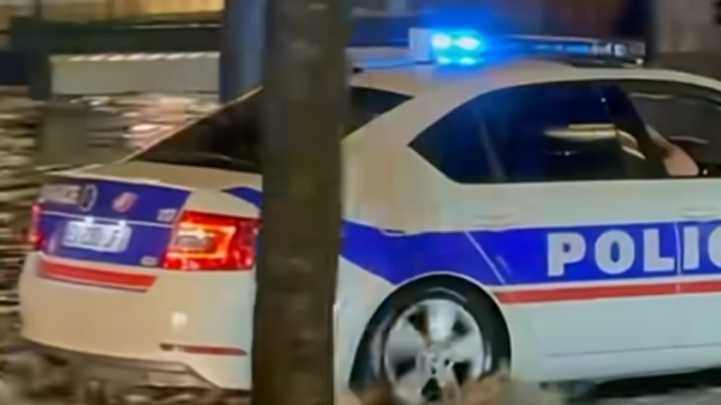 Γαλλία: Αστυνομικοί γίνονται viral υπό τους ήχους του Τιτανικού σε περιπολία στο πλημμυρισμένο Παρίσι (Βίντεο)