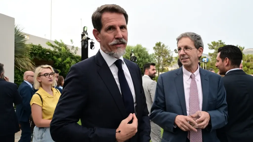Παύλος Ντε Γκρες: “Πολλά περνούν από το μυαλό μου” απαντά για το ενδεχόμενο δημιουργίας κόμματος