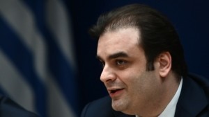Πιερρακάκης: “Ένα δισεκατομμύριο ευρώ θα δουν στους λογαριασμούς οι δημόσιοι υπάλληλοι το 2026”