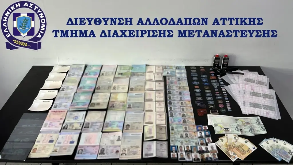 Εντοπίστηκε εργαστήριο κατασκευής πλαστών ταξιδιωτικών εγγράφων – Συνελήφθη ένα άτομο