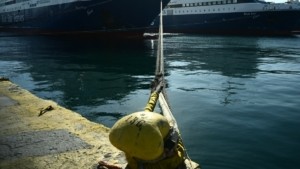 Βλάβη σε επιβατηγό-οχηματαγωγό στο λιμάνι της Ζακύνθου