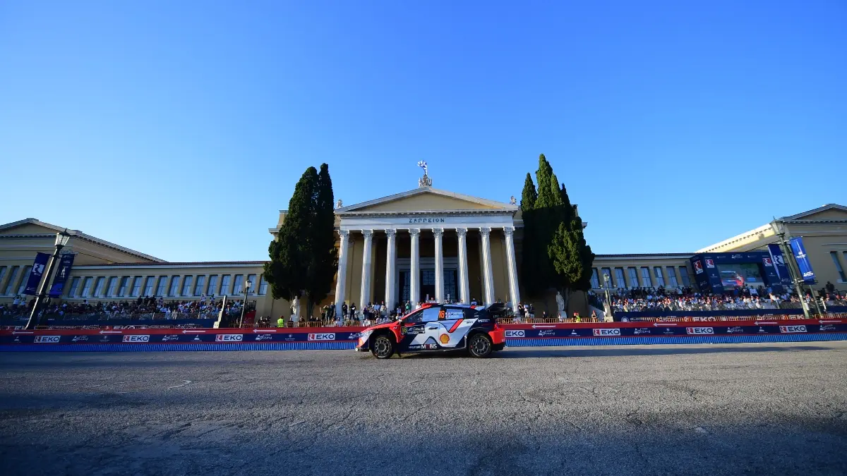 Ράλι Ακρόπολις 2025: Άρχισε με καθυστέρηση η υπερειδική διαδρομή στο Ζάππειο (Βίντεο)