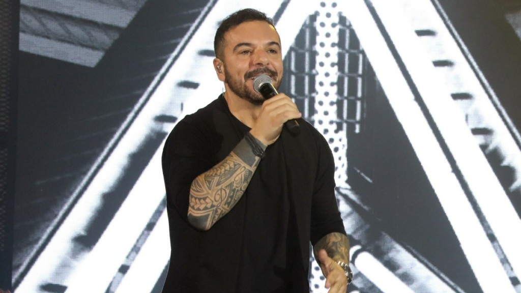 Τριαντάφυλλος: Απαντά στα δημοσιεύματα που τον θέλουν να έχει χωρίσει – Οι δηλώσεις του