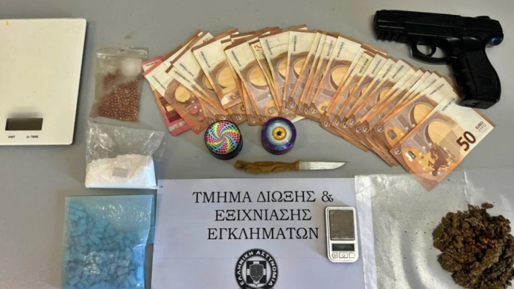 Σύρος: Χειροπέδες σε τρία άτομα για διακίνηση ναρκωτικών