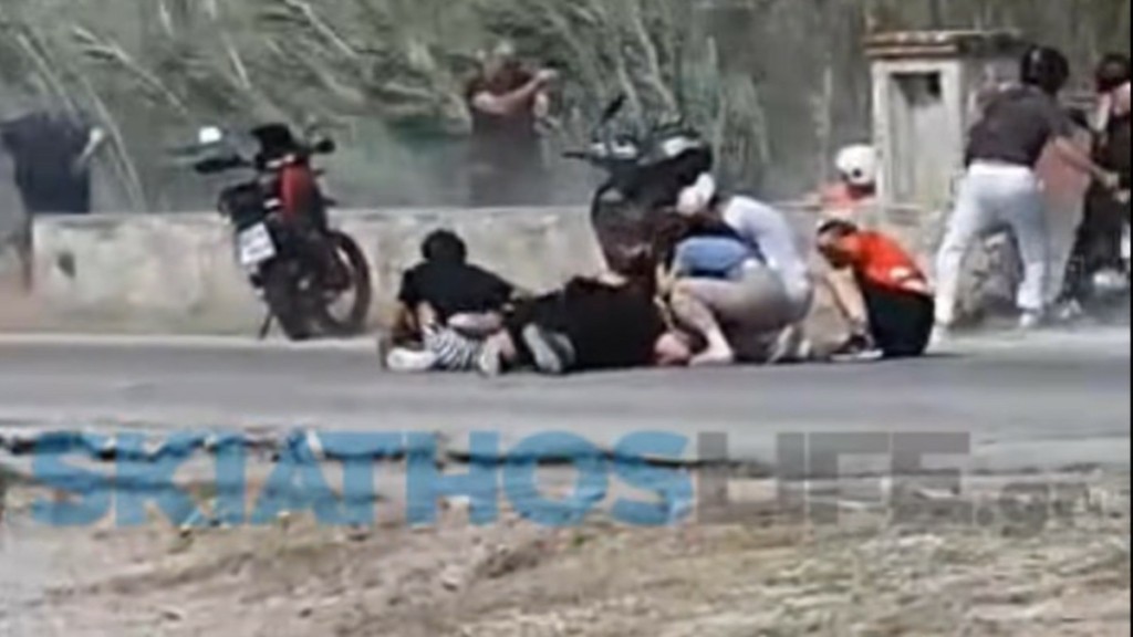 Σκιάθος: Τουρίστρια παρασύρθηκε από τα αέρια τουρμπίνας αεροπλάνου και τραυματίστηκε σοβαρά (βίντεο)
