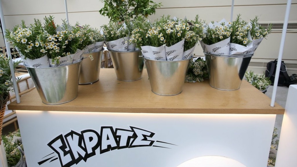 Λαμπερά γενέθλια σε floral σκηνικό για το TLIFE – Δείτε το δώρο έκπληξη που πρόσφερε το ΣΚΡΑΤΣ στους καλεσμένους