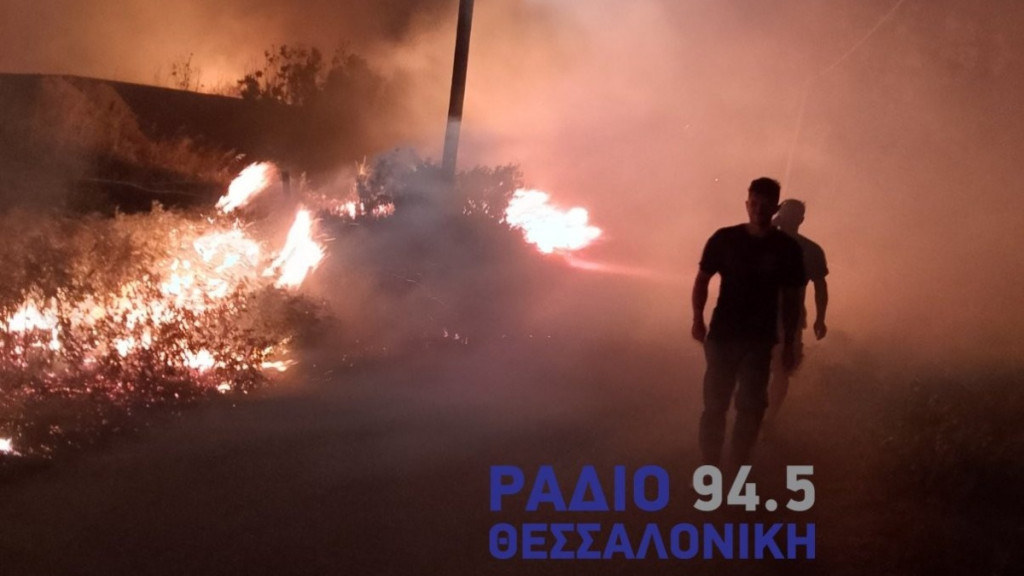 Φωτιά στη Θεσσαλονίκη: Ολονύχτια μάχη με τις φλόγες σε Λουτρά Λαγκαδά και Ευαγγελισμό