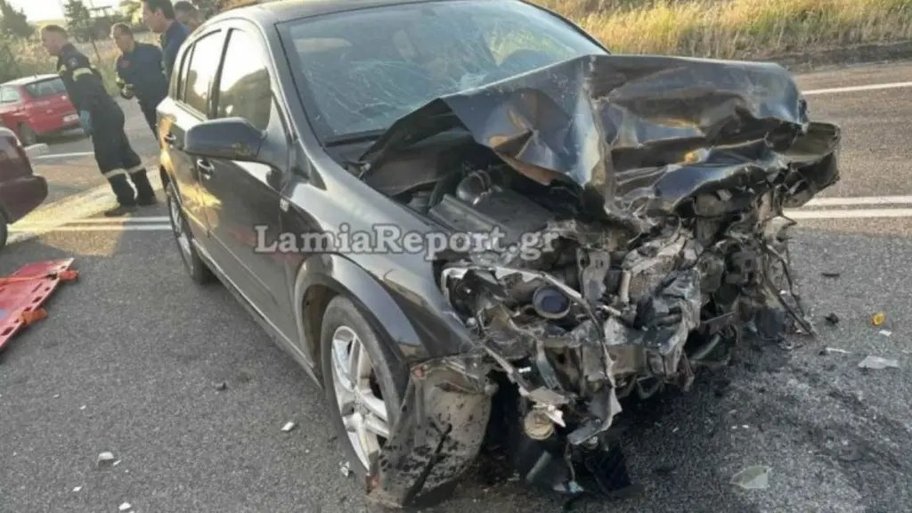 Οικογενειακή τραγωδία στην Θήβα: Ανδρόγυνο έχασε τη ζωή του σε τροχαίο (φωτογραφίες)